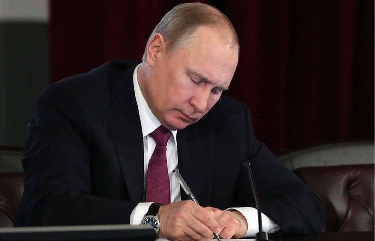Путин утвердил стратегию экономической безопасности РФ до 2030 года - ảnh 1