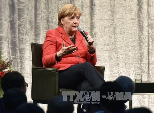 Эммануэль Макрон и Ангела Меркель договорились углублять интеграцию ЕС - ảnh 1