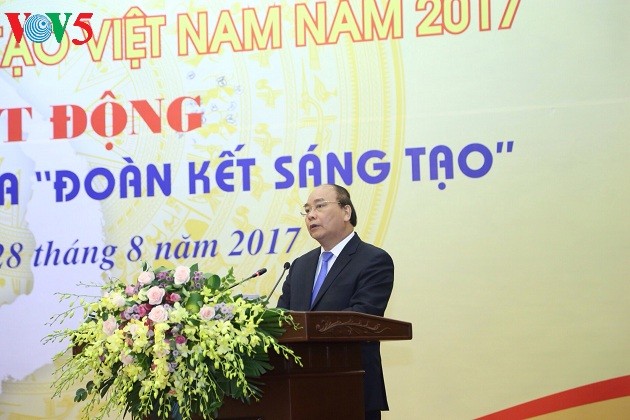 Опубликована Золотая книга инициатив Вьетнама 2017 - ảnh 1