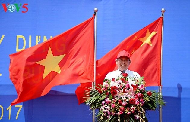 Чыонг Хоа Бинь принял участие в церемонии открытия моста Баклуан-2 между СРВ и КНР - ảnh 1