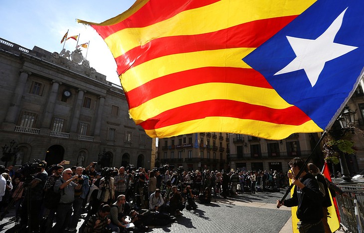 Конституционный суд приостановил действие резолюции о независимости Каталонии - ảnh 1