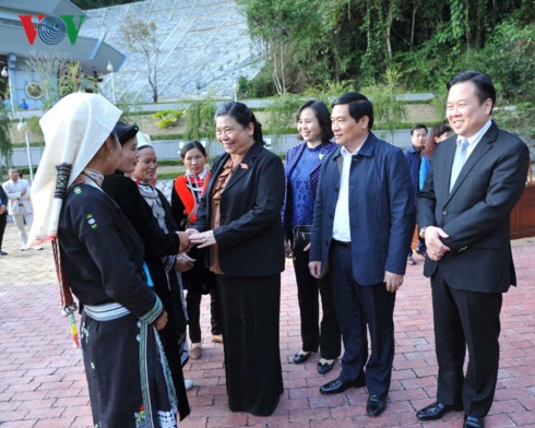 Вице-спикер НС СРВ Тонг Тхи Фонг совершила рабочую поездку в провинцию Каобанг - ảnh 1