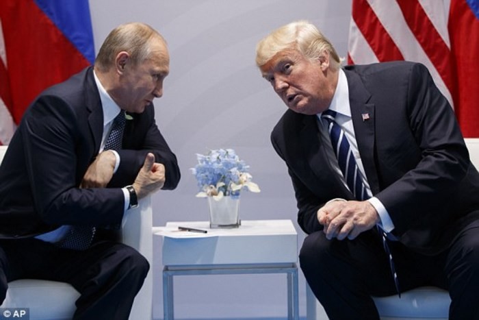 Путин и Трамп обсудили по телефону урегулирование ситуации с КНДР - ảnh 1