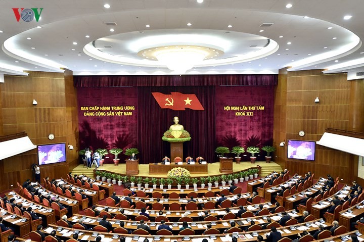На 8-м пленуме ЦК КПВ 12-го созыва обсуждаются важные вопросы Вьетнама - ảnh 1