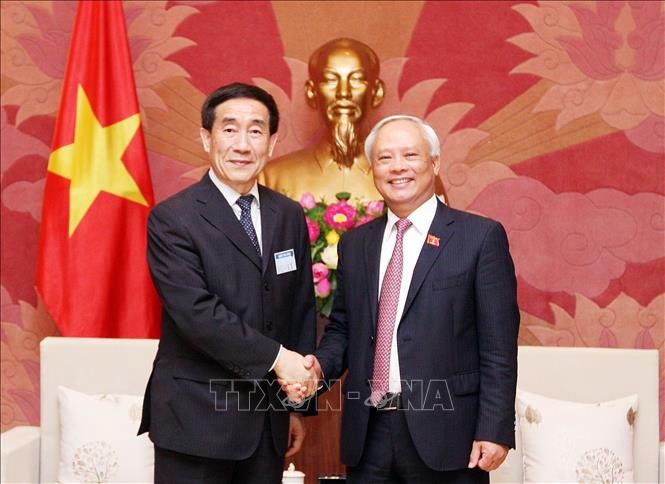 Вице-спикер Нацсобрания Уонг Чу Лыу принял делегацию Конституционно-правового комитета ВСНП - ảnh 1