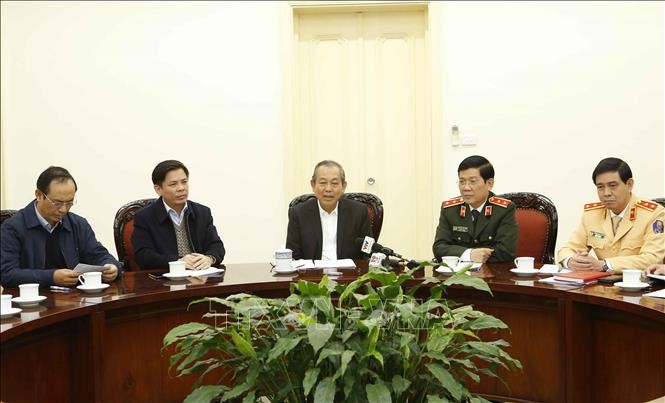Постоянный вице-премьер Чыонг Хоа Бинь дал указания по мерам обеспечения безопасности дорожного движения - ảnh 1