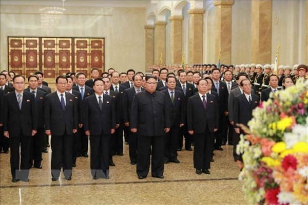 Ким Чен Ын посетил Кымсусанский дворец по случаю Дня сияющей звезды - ảnh 1