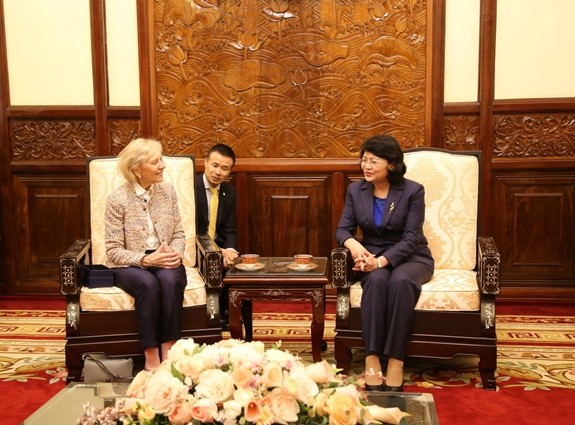 Вице-президент Вьетнама приняла председателя организации «Operation Smile» - ảnh 1
