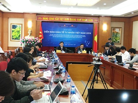 당-정  지도자, 2019년 베트남 민간경제 포럼에서 2,500명의 민간 기업인들과 대화 - ảnh 1