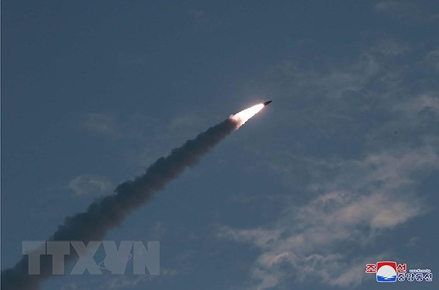 КНДР провела запуск двух неопознанных снарядов с берега Японского моря - ảnh 1
