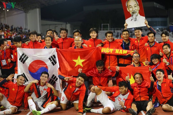 Sea Games 30: Общественное мнение о победе сборной Вьетнама по футболу над Индонезией  - ảnh 1