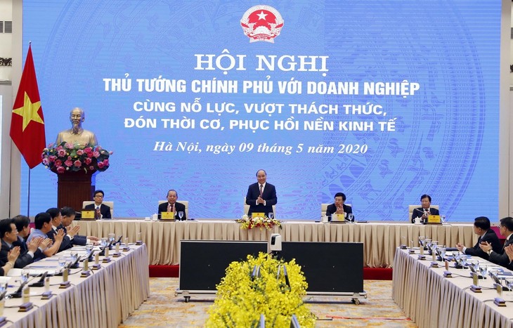 Вьетнам: Правительство содействует бизнес-кругам в восстановлении производственной деятельности после пандемии - ảnh 1