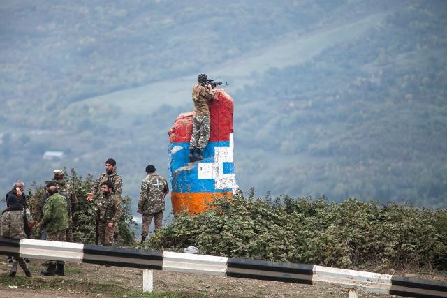 В Нагорном Карабахе продолжаются ожесточённые бои - ảnh 1