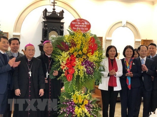 Руководители Ханоя поздравили Приходскую церковь Хынгхоа с Рождеством 2020 - ảnh 1