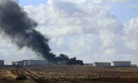 Serangan militer di Libia menewaskan sedikitnya 60 orang - ảnh 1