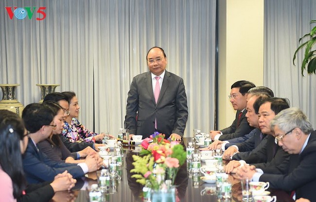 PM Nguyen Xuan Phuc mengunjungi Delegasi Perwakilan Tetap Vietnam di PBB - ảnh 1