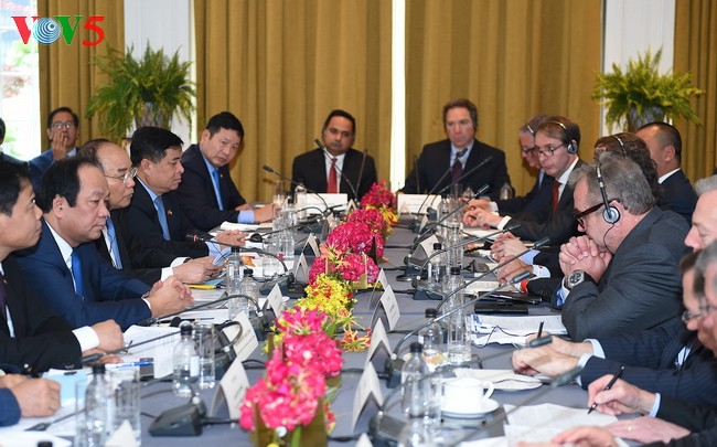 Menteri Industri dan Perdagangan Vietnam, Tran Tuan Anh melakukan pertemuan dengan Kepala Perwakilan Dangang AS, Robert Lighthizer - ảnh 1
