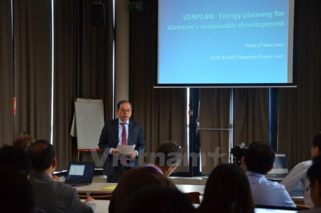 Lokakarya tentang tantangan-tantangan terhadap kebijakan energi Vietnam diadakan di Perancis - ảnh 1