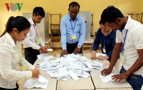 Kamboja mengakhiri pemilihan dewan kecamatan - ảnh 1