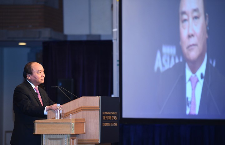 Opini umum memberikan apresiasi tinggi terhadap komitmen PM Vietnam Nguyen Xuan Phuc pada Konferensi Masa Depan Asia - ảnh 1
