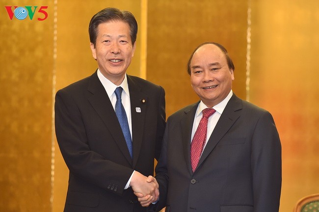 PM Vietnam Nguyen Xuan Phuc menerima para pemimpin beberapa Partai Jepang dan beberapa badan usaha - ảnh 1