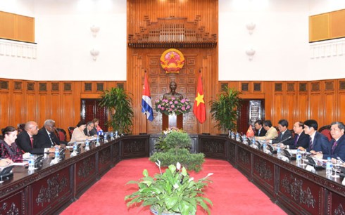 PM Vietnam, Nguyen Xuan Phuc menerima Ketua Parlemen Kuba, Esteban Lazo Hernandez - ảnh 1