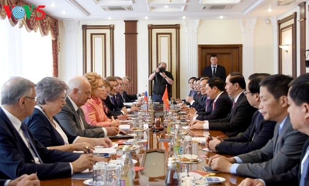 Presiden Vietnam, Tran Dai Quang melakukan pertemuan dengan Ketua Dewan Federasi Rusia - ảnh 1