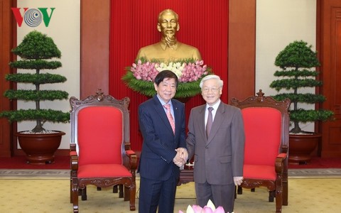 Sekjen KS PKV Nguyen Phu Trong menerima Ketua Partai Aksi Rakyat Singapura yang berkuasa - ảnh 1