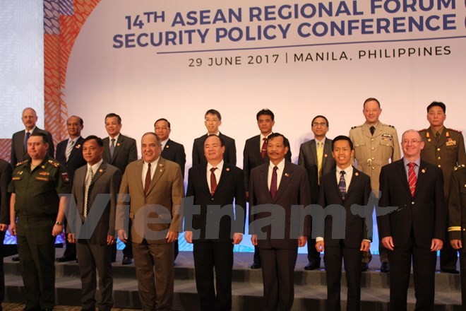 Vietnam menghadiri Konferensi Kebijakan Keamanan Forum Regional ASEAN   - ảnh 1