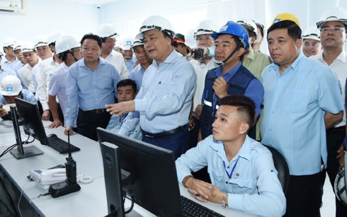 PM Vietnam, Nguyen Xuan Phuc melakukan temu kerja dengan pimpinan Grup Formosa Ha Tinh - ảnh 1