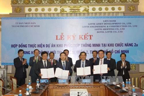 Upacara penandatanganan kontrak melaksanakan proyek ECO-SMART CITY diadakan di Kota Ho Chi Minh - ảnh 1