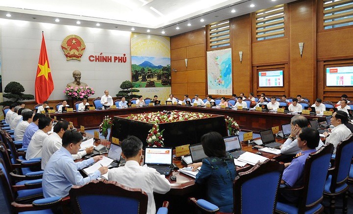 PM Nguyen Xuan Phuc: Terus menghapuskan kesulitan dan mendorong produksi serta bisnis - ảnh 1