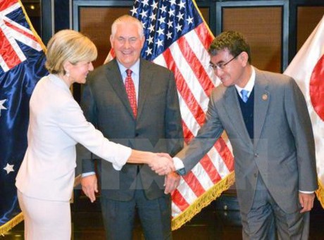 Menlu Jepang, AS dan Australia mengadakan pertemuan mengenai kerjasama keamanan - ảnh 1