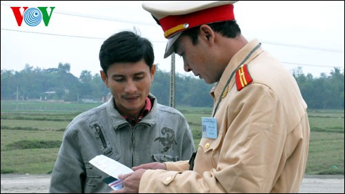 Kota Da Nang: Penataran bahasa Inggris kejuruan untuk pasukan polisi lalu lintas dalam melayani APEC - ảnh 1