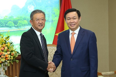Deputi PM Vietnam, Vuong Dinh Hue menerima Presiden Grup Asuransi AIA,  Ng Keng Hooi - ảnh 1