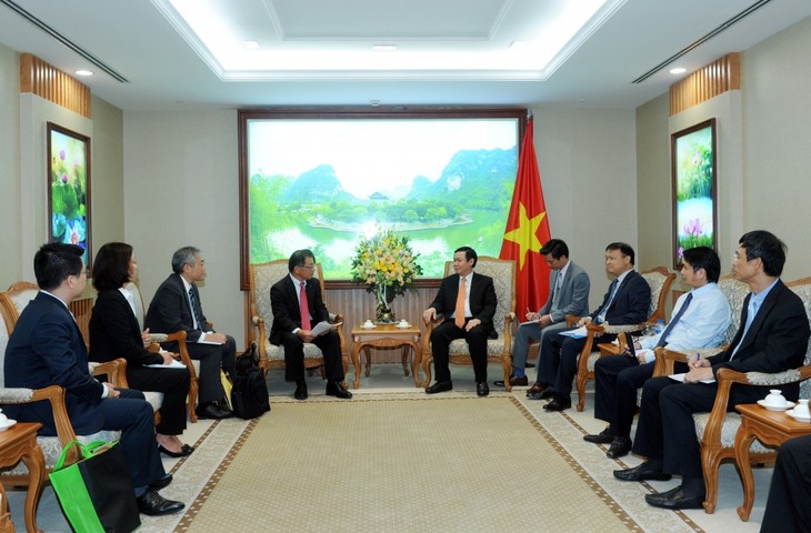 Deputi PM Vietnam Vuong Dinh Hue: Keputusan meningkatkan investasi Grup Kirin di Vietnam merupakan pilihan yang tepat - ảnh 1