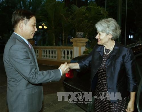 Ketua Komite Nasional UNESCO Vietnam mengadakan pembicaraan dengan Direktur Jenderal UNESCO - ảnh 1