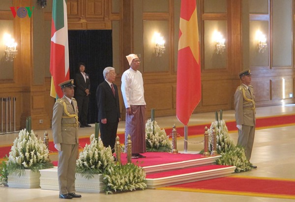 Sekjen KS PKV Nguyen Phu Trong mengakhiri dengan baik kunjungan resmi di Republik Indonesia dan kunjungan kenegaraan di Republik Federasi Myanmar - ảnh 2