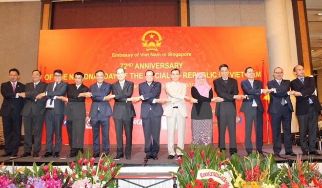 Vietnam dan Singapura berkomitmen bersama-sama membagun komunitas ASEAN - ảnh 1