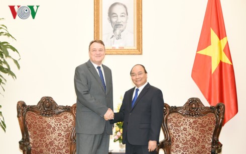 PM Vietnam, Nguyen Xuan Phuc menerima Dubes Slovakia - ảnh 1