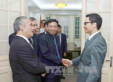 Deputi PM Vietnam, Vu Duc Dam menerima Wakil Dirjen Kantor Berita Kamboja - ảnh 1