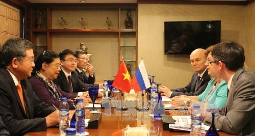 Wakil Ketua MN Vietnam, Tong Thi Phong mengadakan pertemuan bilateral dengan Wakil Ketua Duma Negara Federasi Rusia di sela-sela AIPA-38 - ảnh 1