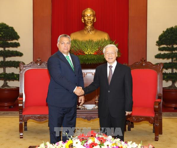 Para pemimpin tingkat tinggi Vietnam menerima PM Hungaria, Orban Viktor - ảnh 1