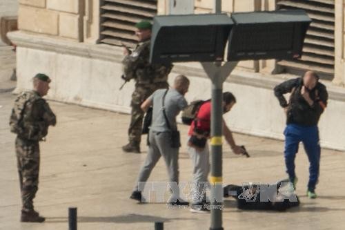 IS mengakui telah melaksanakan serangan dengan pisau di Marseille, Perancis - ảnh 1