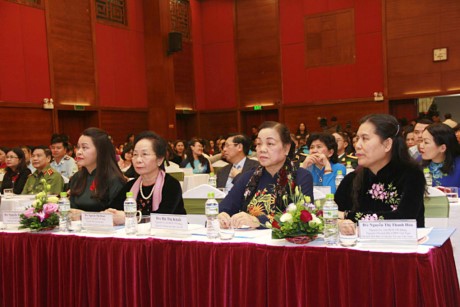 8 kolektif dan 10 perseorangan dimuliakan dalam Upacara pemberian Penghargaan Wanita Vietnam 2017 - ảnh 1