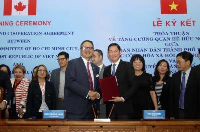 Kota Ho Chi Minh dan Kota Toronto, Kanada menandatangani permufakatan memperkuat kerjasama - ảnh 1