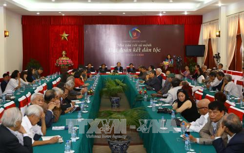 Para sastrawan Vietnam  dalam dan luar negeri untuk kali pertama melakukan pertemuan dengan missi persatuan besar nasional - ảnh 1