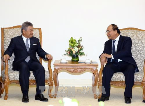 PM Vietnam, Nguyen Xuan Phuc menerima Presiden Grup Komunikasi Nikkei, Jepang - ảnh 1