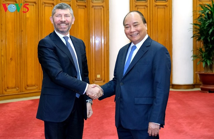 PM Vietnam, Nguyen Xuan Phuc menerima Deputi Menteri Pengembangan Ekonomi Italia, Ivan Scalfarotto - ảnh 1