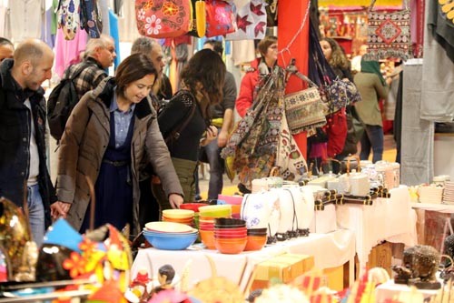 Badan-badan  usaha Vietnam berpartisipasi pada Pekan raya barang-barang kerajian tangan dan artistik di Italia - ảnh 1